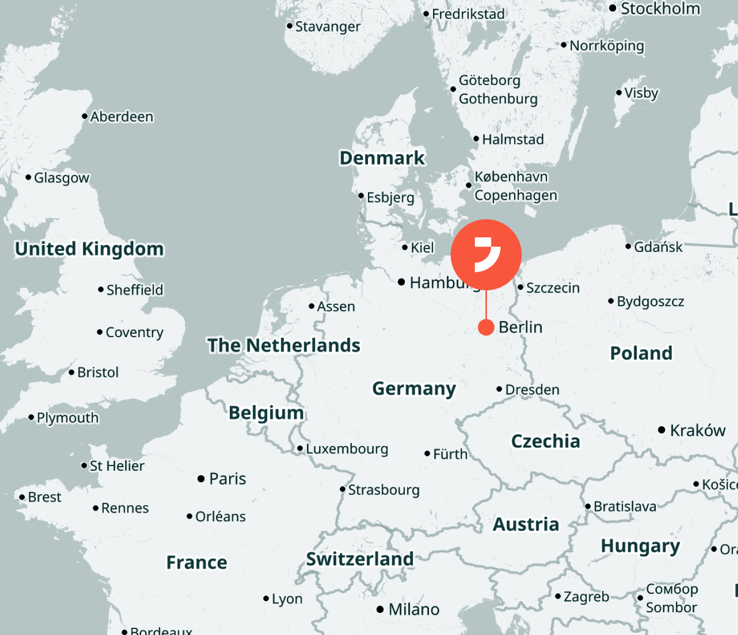 Landkarte von Mitteleuropa mit Fokus auf Deutschland, hervorgehoben mit einem roten Marker in der Nähe von Berlin, umgeben von Nachbarländern wie Dänemark, Niederlande und Polen.